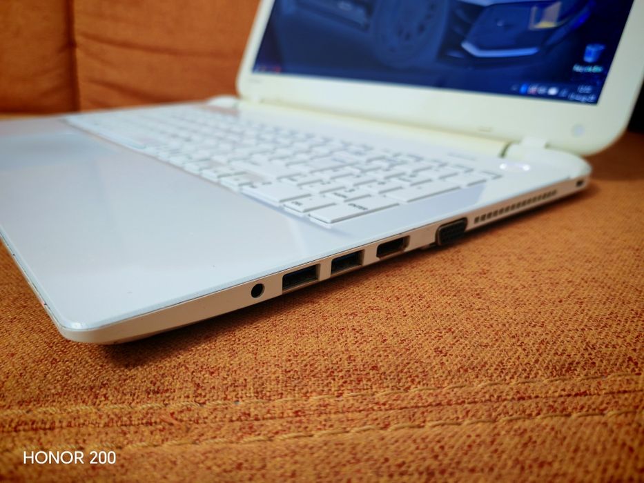 Laptop Toshiba intel core i5 alb
