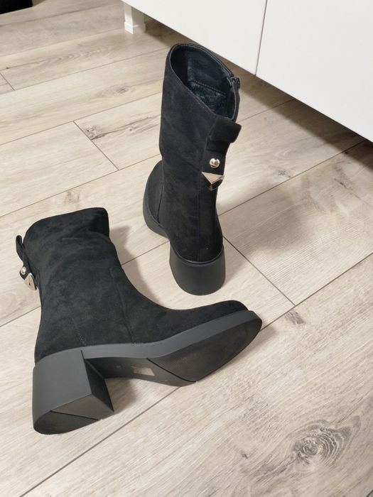 Botine dama mărimea 37.  Îmblănite Noi cu eticheta