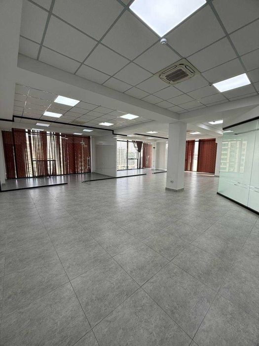 Продается офисное помещение в бизнес центре. Яккасарайский р-н. 200м2