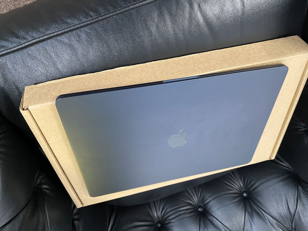MacBook Air 15.3-inch / M2 / 8 Gb RAM / 512 gb / Space Black / Nou