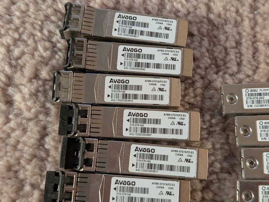 Vând urgent SFP de 8 GB JDSU, Finisar, Avago, card SD Cisco 64GB