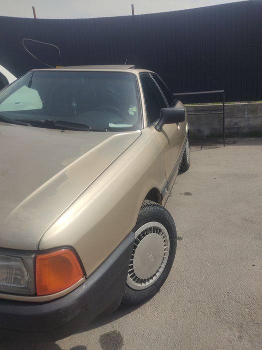 Ауди 80 в хорошем состоянии.