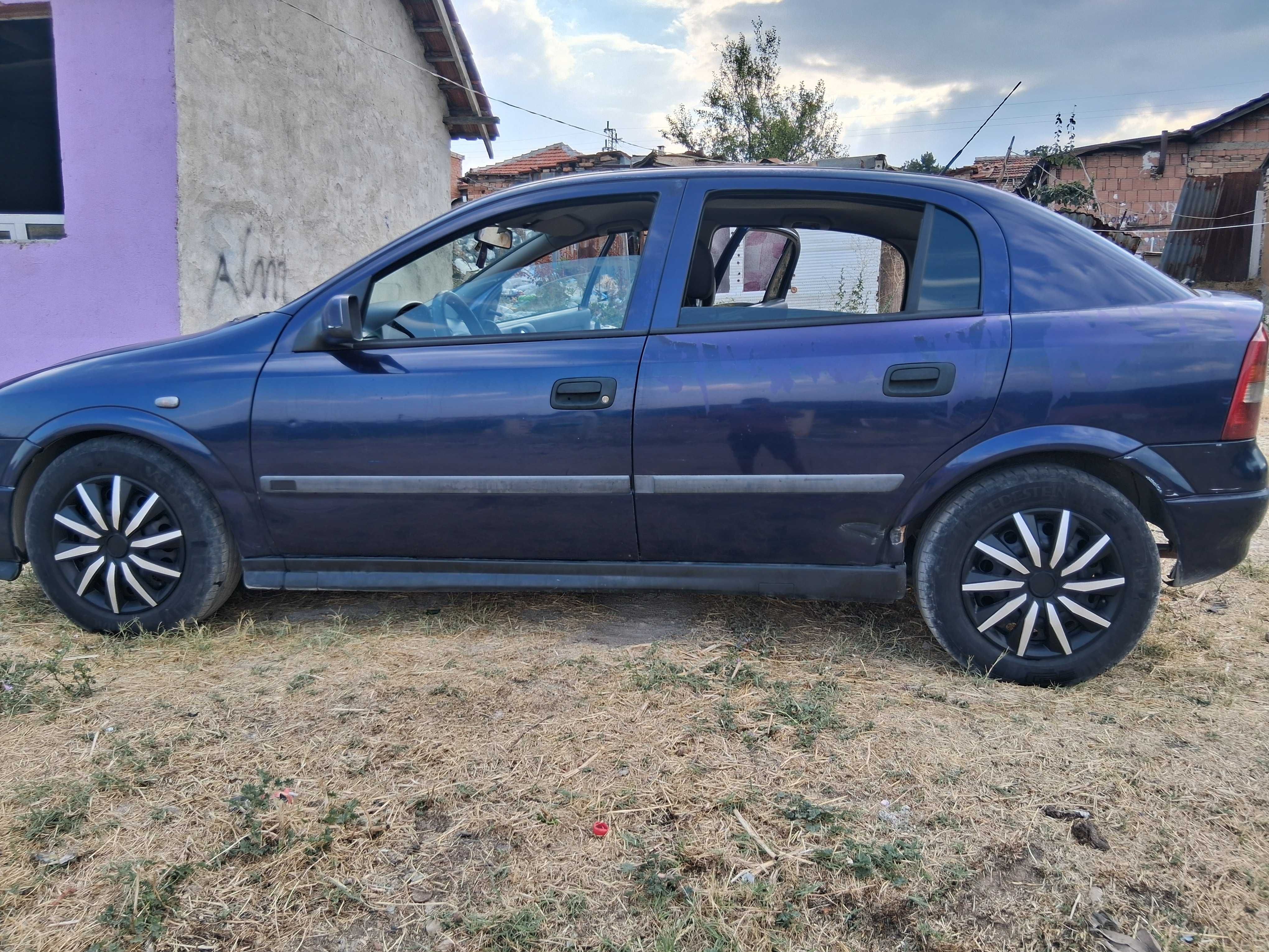 Opel Astra 1.6 колата е топ