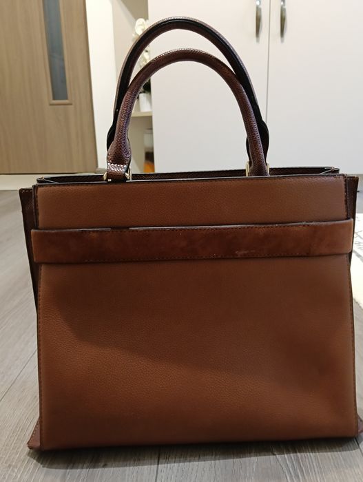 Vând poșetă maro din colecția Luella Grey