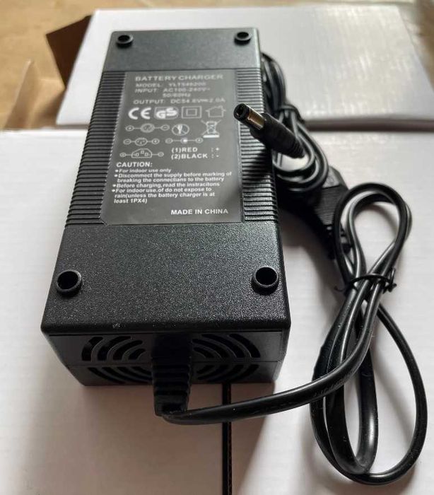 Incarcator de 54.6V (48V) cu 2A, mufa 5,5X2,1mm cu ventilator, NOU