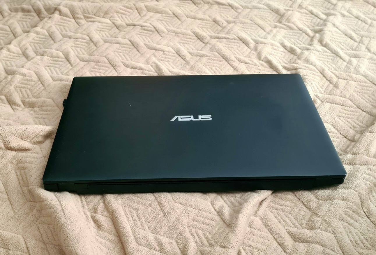 Laptop Asus I3 profesional SSD, Placa video dedicata