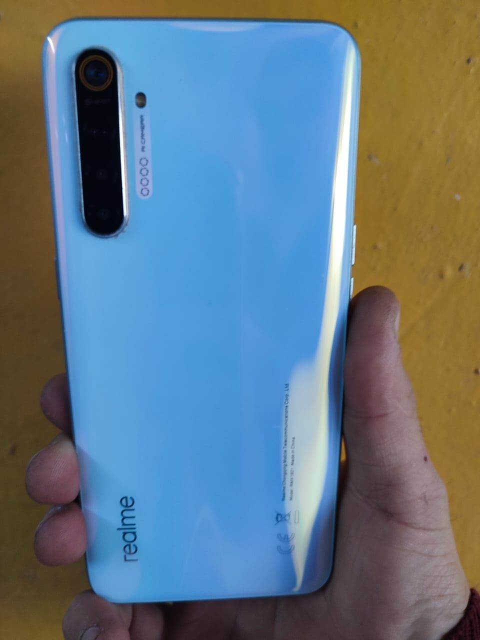 Продам смартфон Realme XT