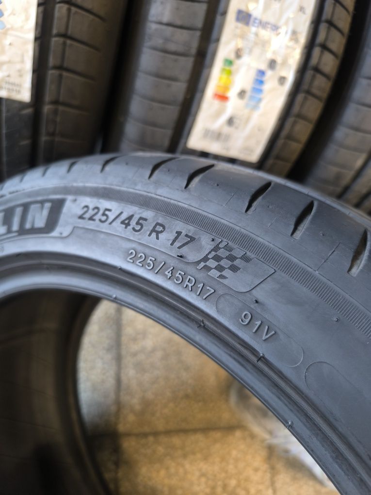 225 45 17 Michelin Pilot Sport 4 Летни 2бр.