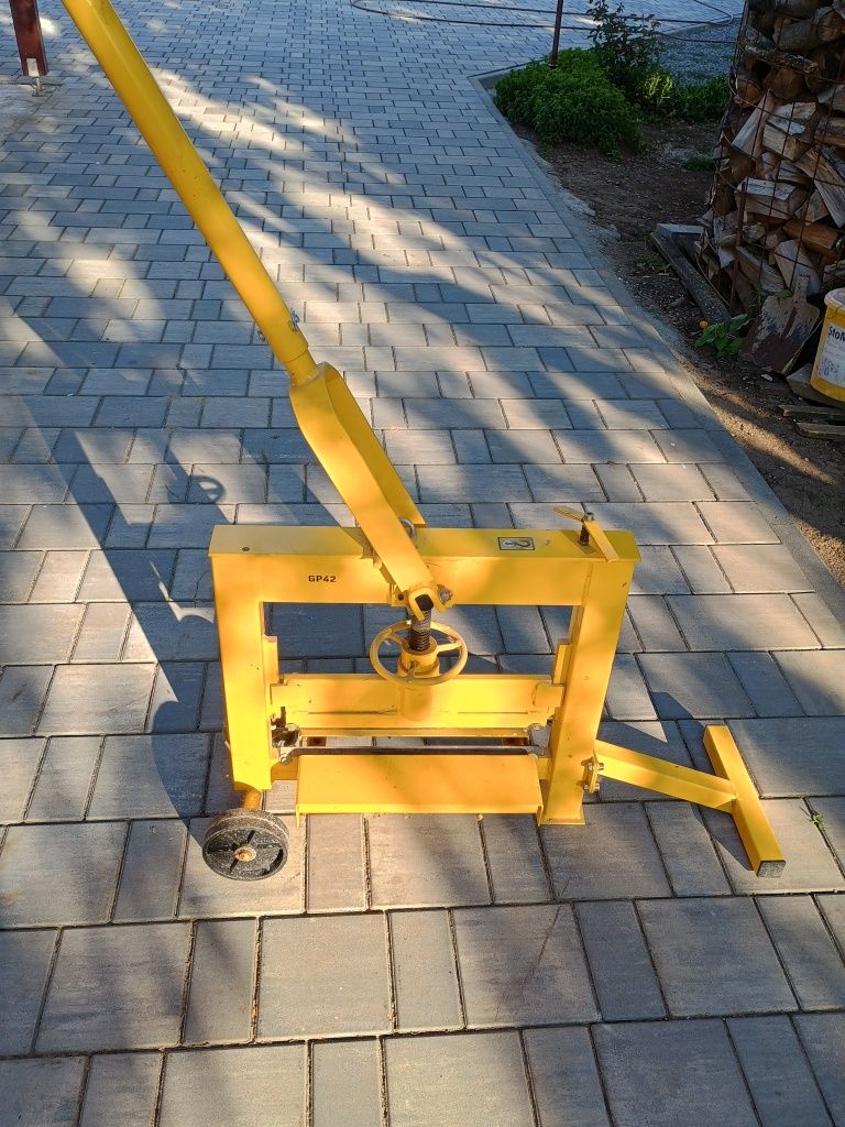 Vând ghilotina nouă