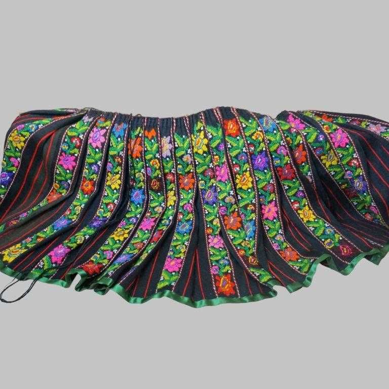 Costum popular oltenesc , port popular vechi superb M-L