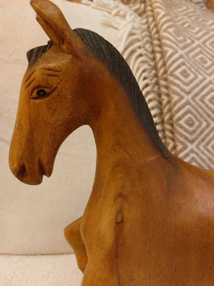 Figurina (cal sculptat) din lemn pretios de par 31 cm x 24 cm intacta