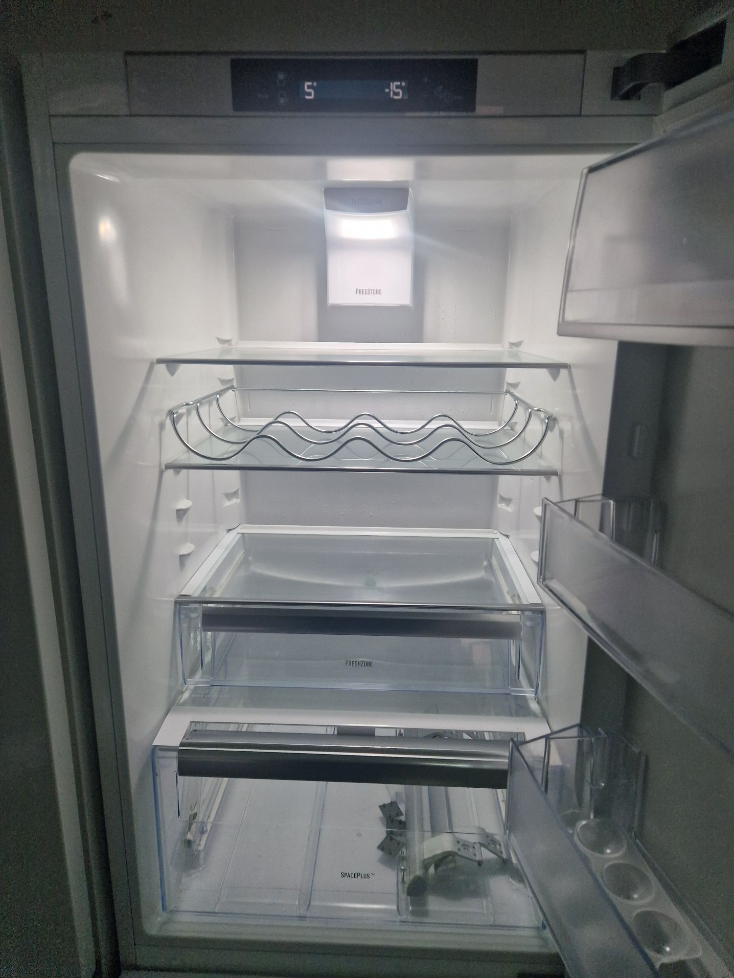 Хладилник с фризер Electrolux A++ No frost