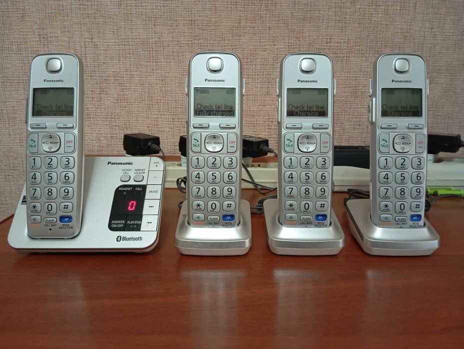 Продам радиотелефон PANASONIС четыре трубки на один телефонный номер.