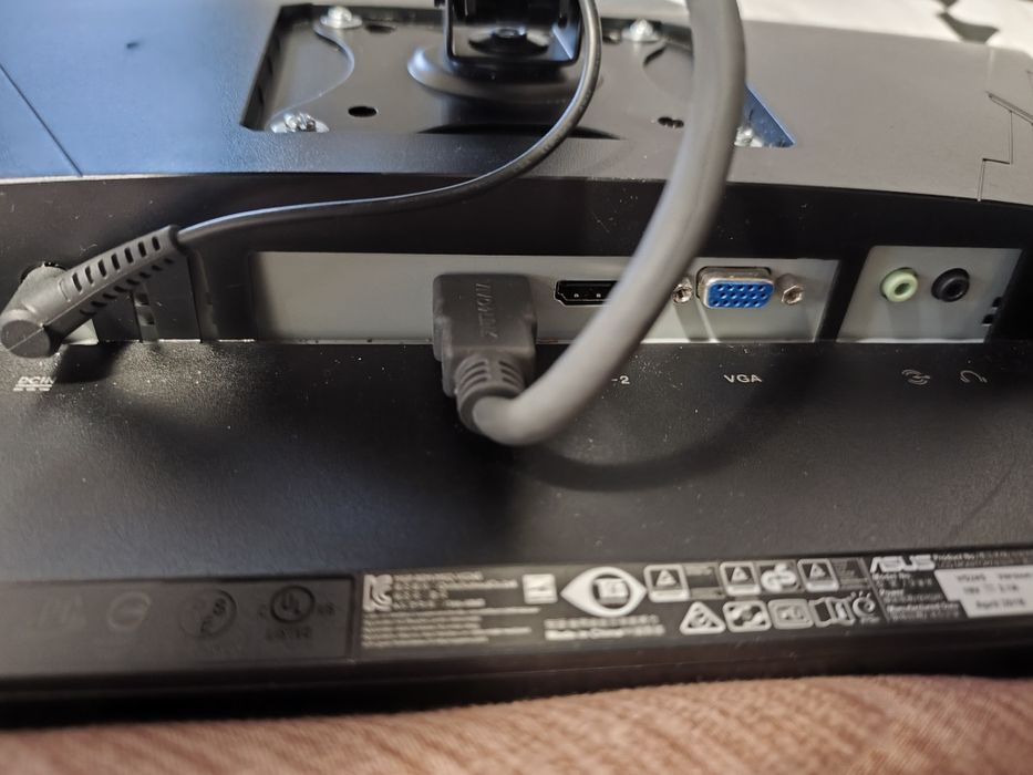 Monitor gaming Asus și suport Deltaco arm1300 2 monitoare