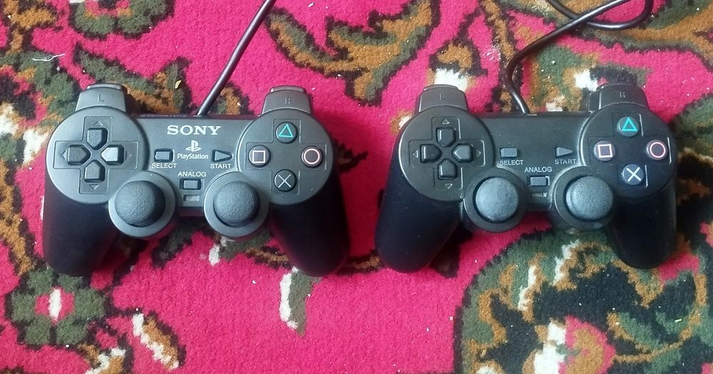 Sony Playstation 2 slim.
