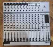Salut ! Vand un mixer Behringer Eurorack MX2004a 
Vine fara alimentat