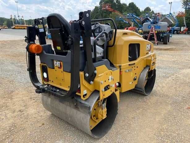 Универсальный каток Cat CB 2.7 GC