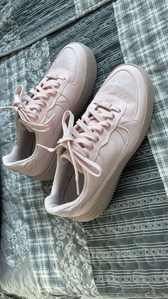 Nike Air Force 1  p.l.a.t.f.o.r.m  pink