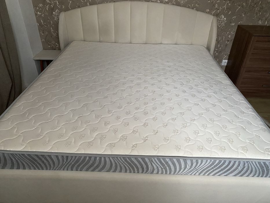 Продам кровать с матрасом