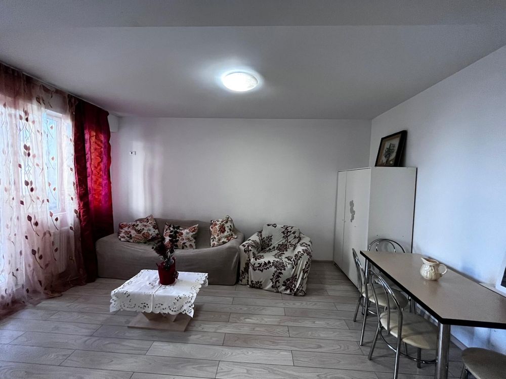 Proprietar vand apartament cu 2 camere ,,  mobilat si utilat, parcare