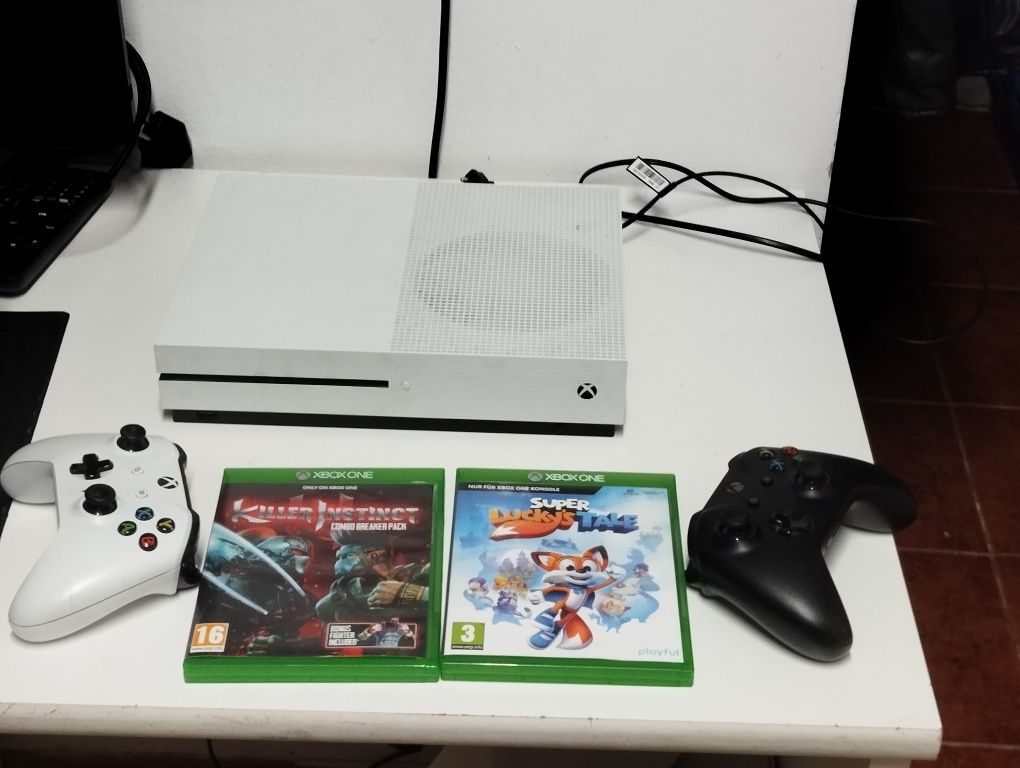 Xbox One S cu 2 controllere si 2 jocurii