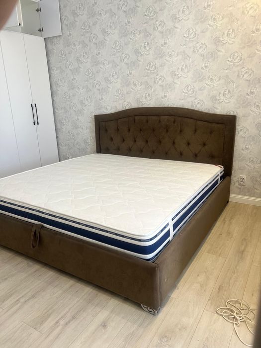 Продам кровать 200х200м