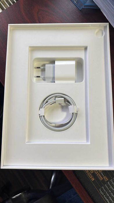 iPad Air 4 model A2316 WiFi în perfectă stare, ca nou !