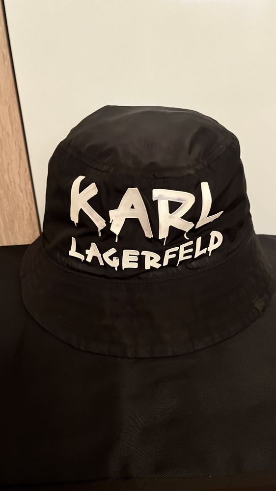 Шапка Karl Lagerfeld,двулицева