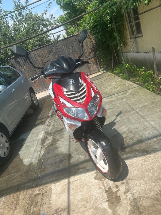 Vând Peugeot speedfight 2