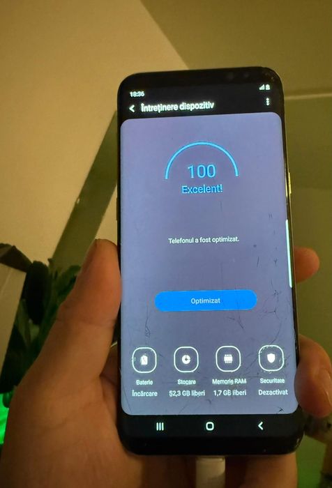 Telefon perfect funcțional dual fisuri fine nu afectează