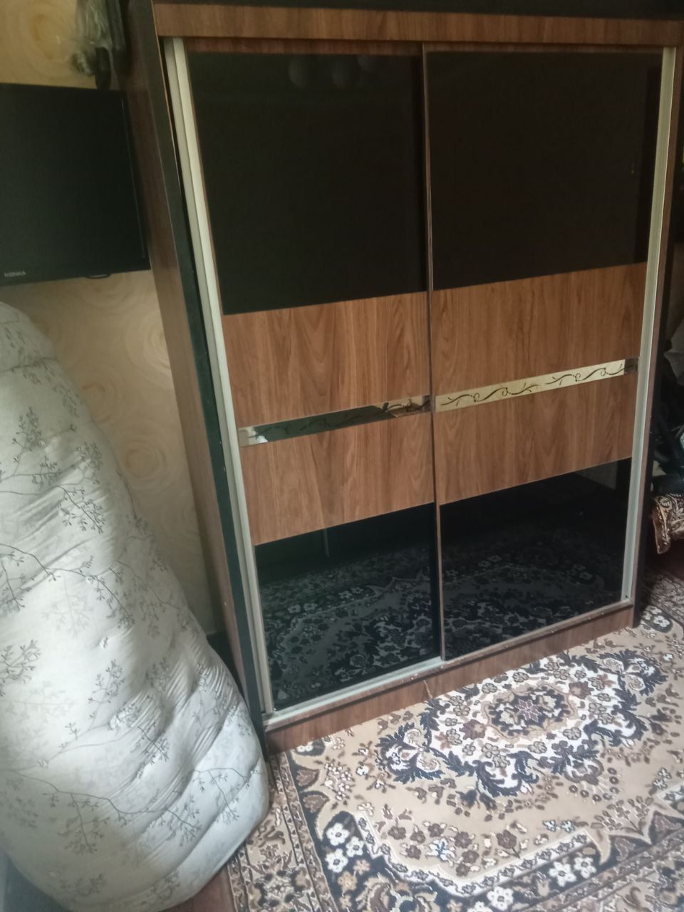 Продаю шкаф и кровати