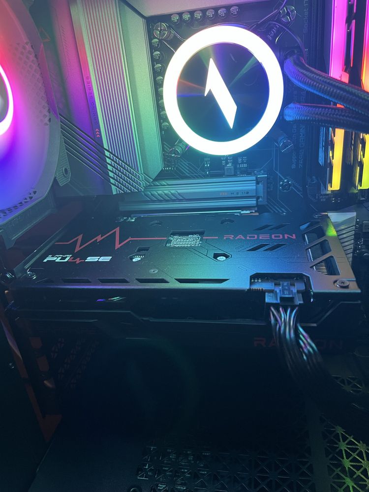 PC Gaming i7 13700K, RX 6600, 32GB DDR4 – ca nou