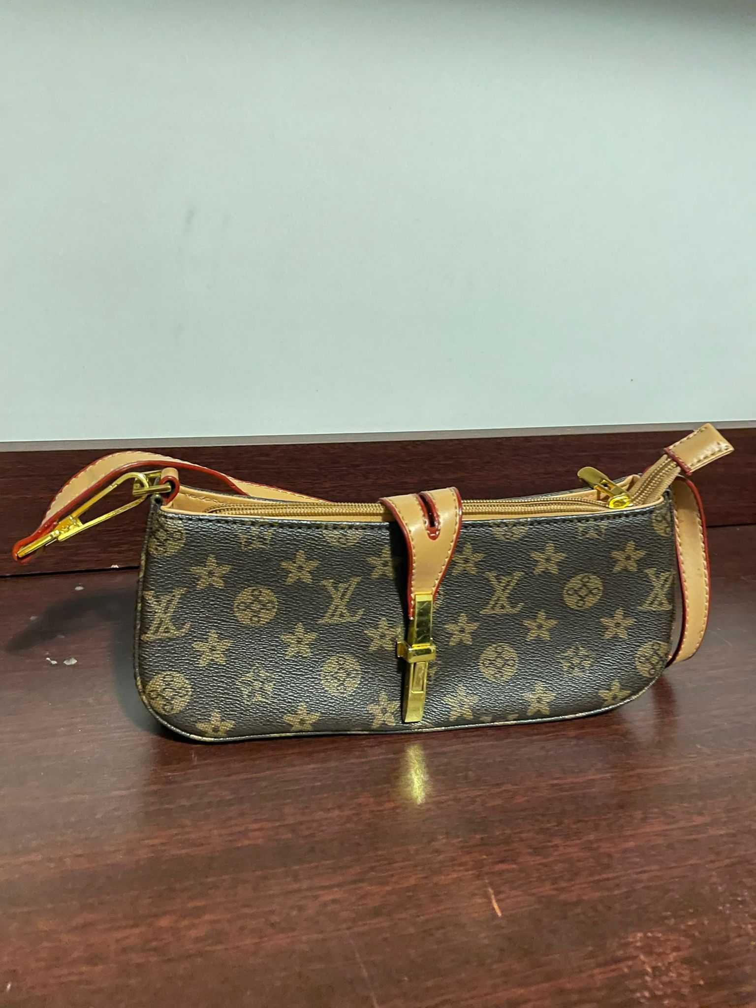 Geanta mica Louis Vuitton