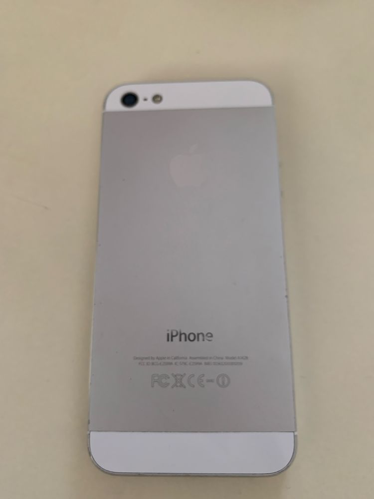 Iphone 5 белый в рабочем состоянии