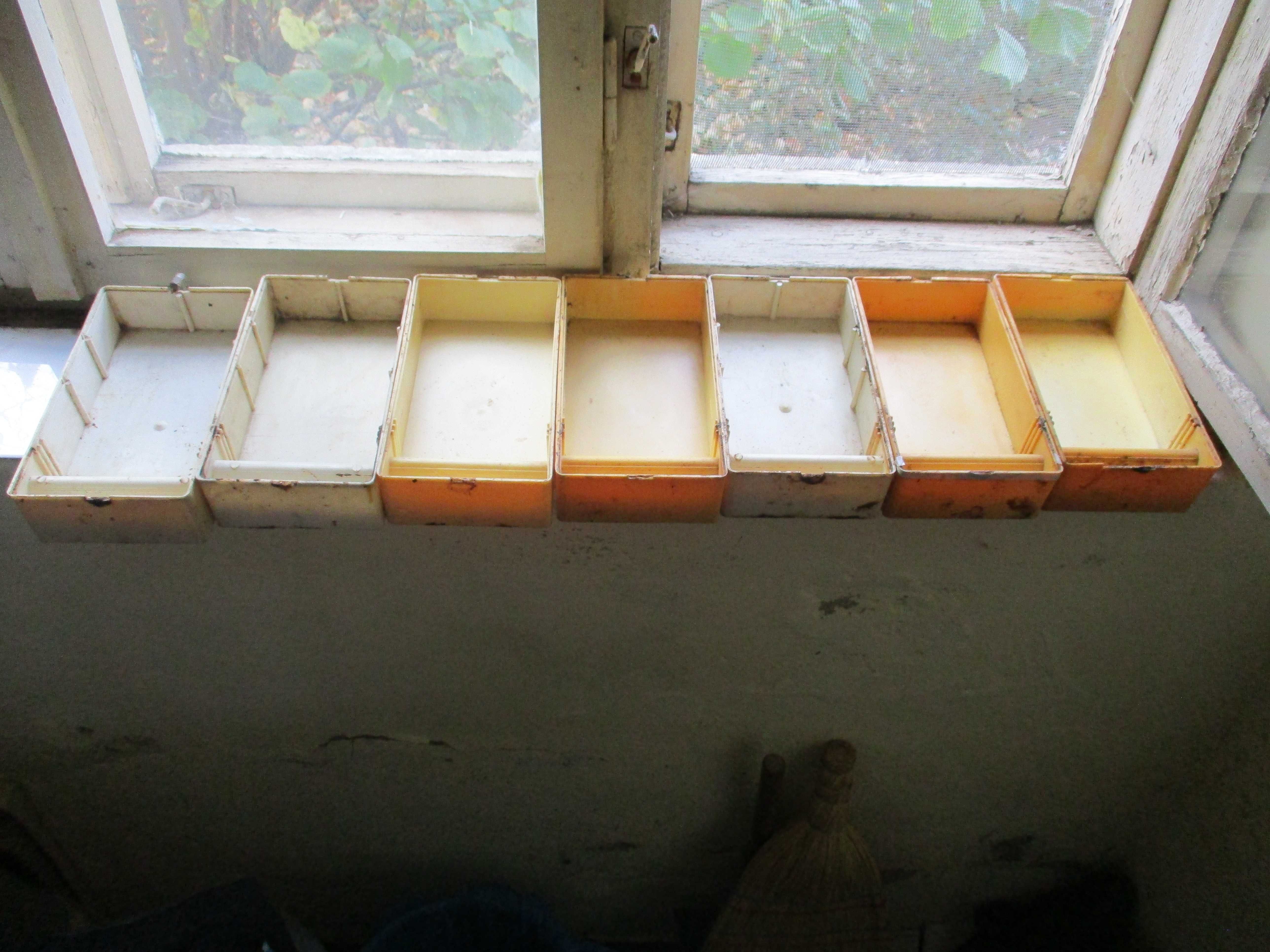 Пчеларски инвентар,книга ,вестници и  списания