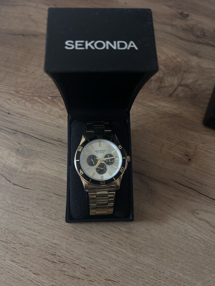 Продавам мъжки часовник Sekonda !