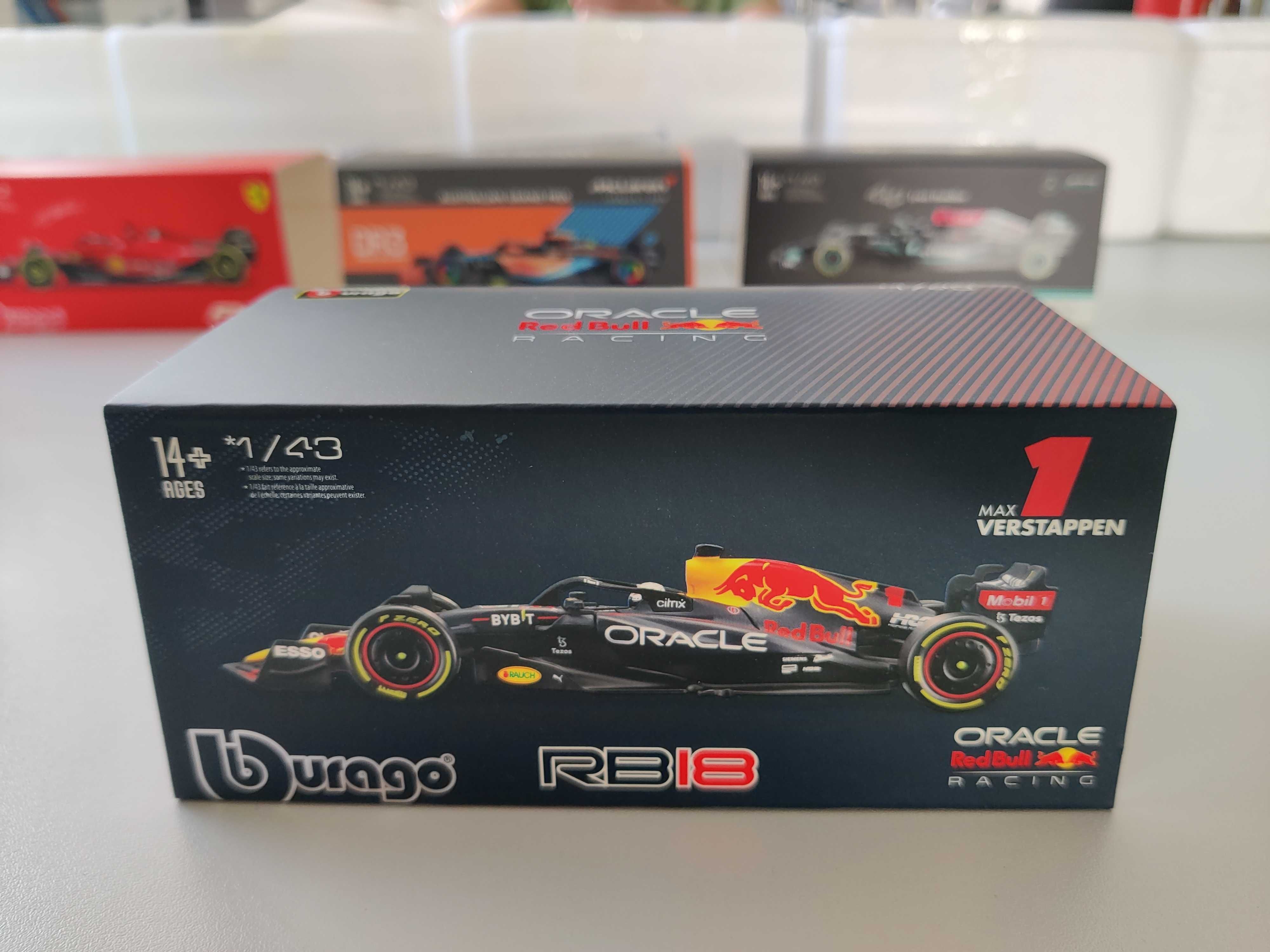 Macheta Red Bull RB18 Max Verstappen Formula 1 2022 - Bburago 1/43 F1