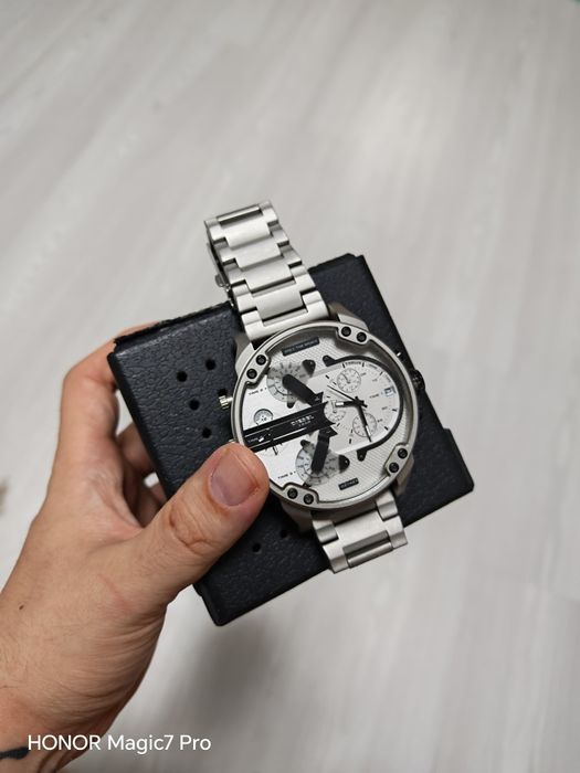 Ceas Diesel Titanium Stele Original in stare foarte buna.