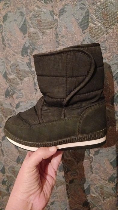 Продам детские  зимние сапоги.