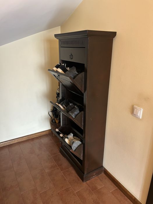 Mobila  de lemn masiv