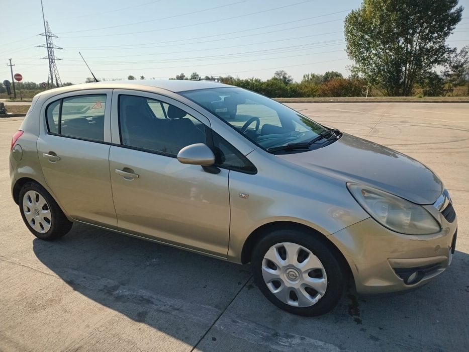 Vând  mașina Opel Corsa
