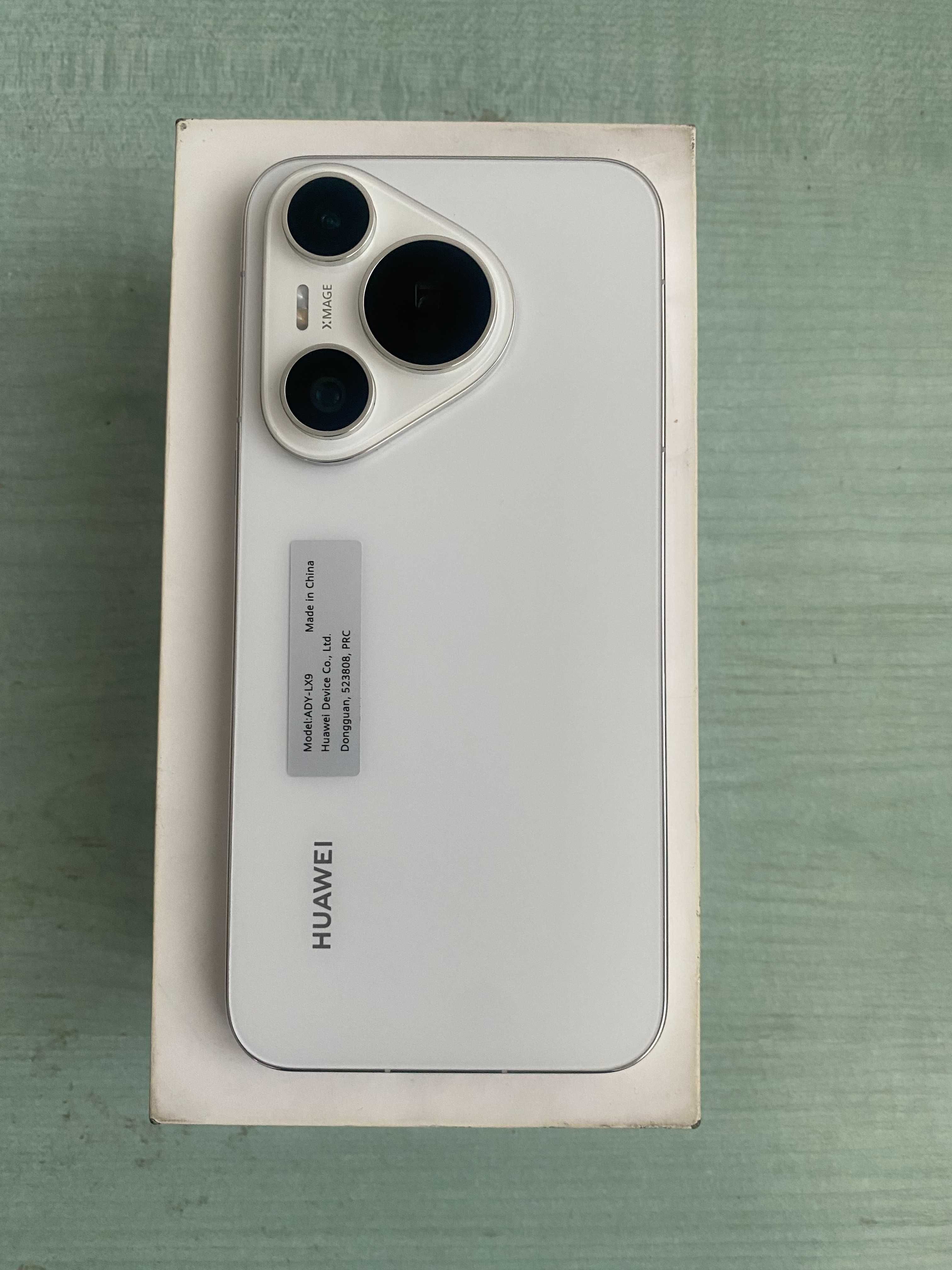 Huawei Pura 70 12GB RAM, 256GB ROM Бял