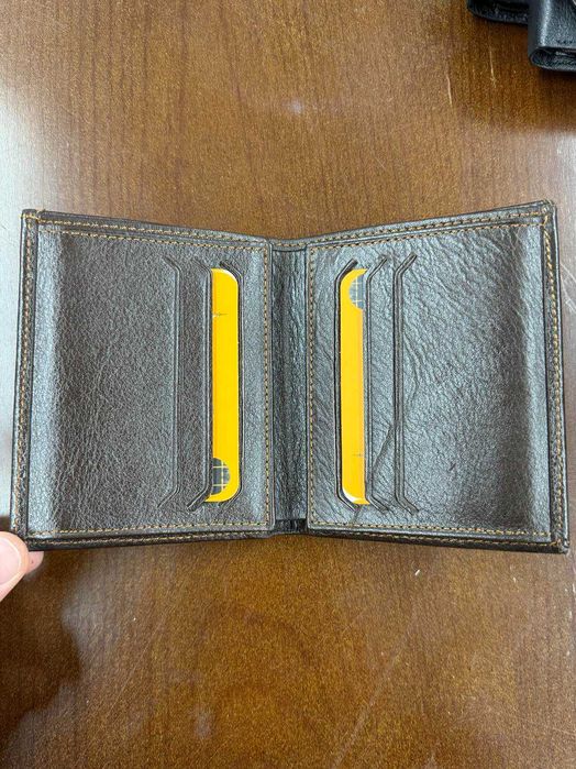 Портфейли и визитници от естествена кожа