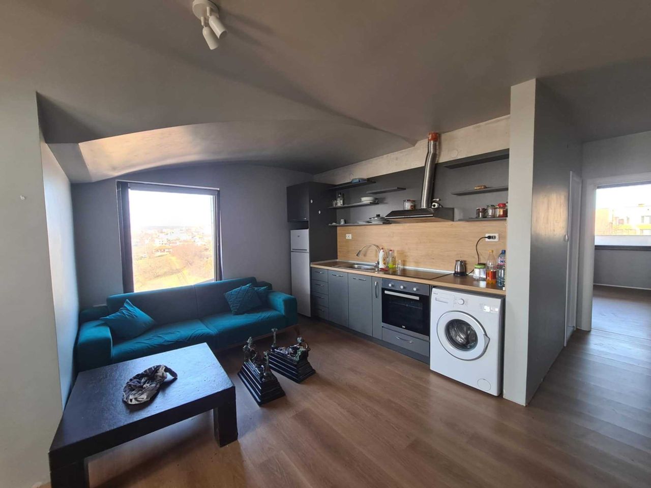 Продава се Двустаен апартамент в Хасково, Любен Каравелов - 99 кв.м за 910 €/кв.м - Снимка #2