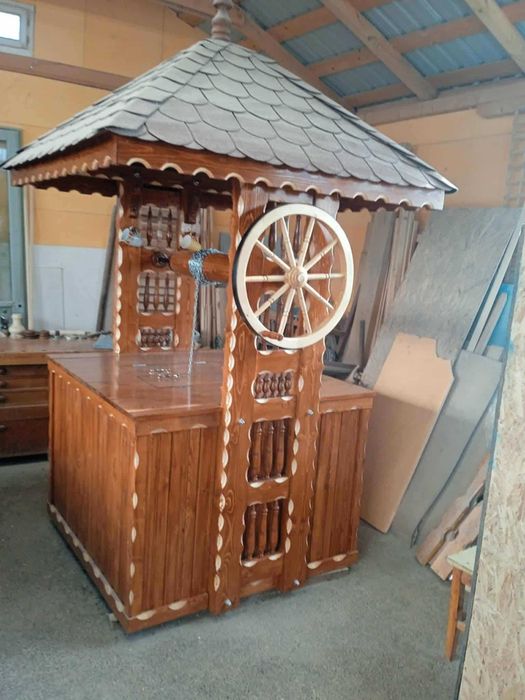 Vând fântână din lemn