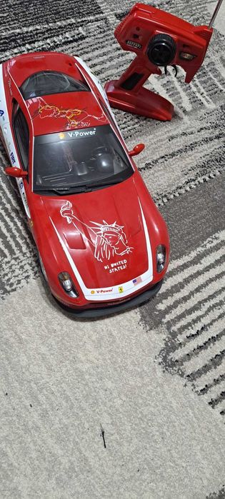 Masina ferrari noua