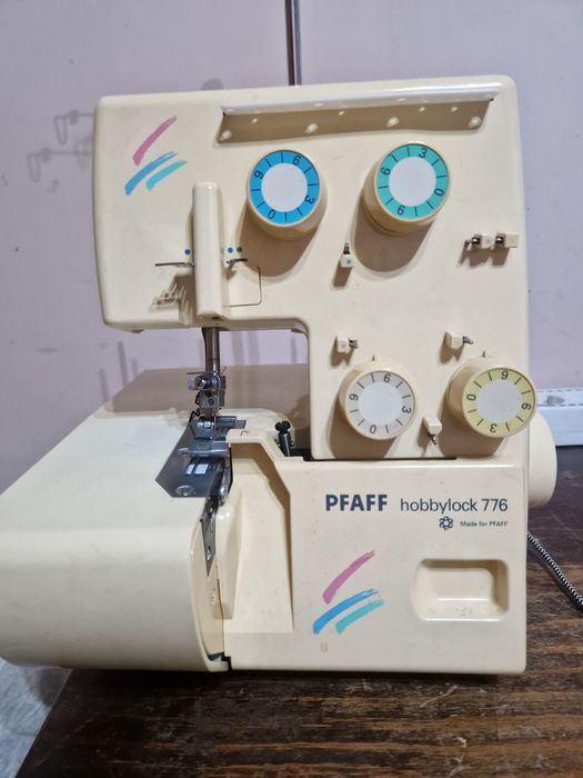 Mașina de surfilat pfaff