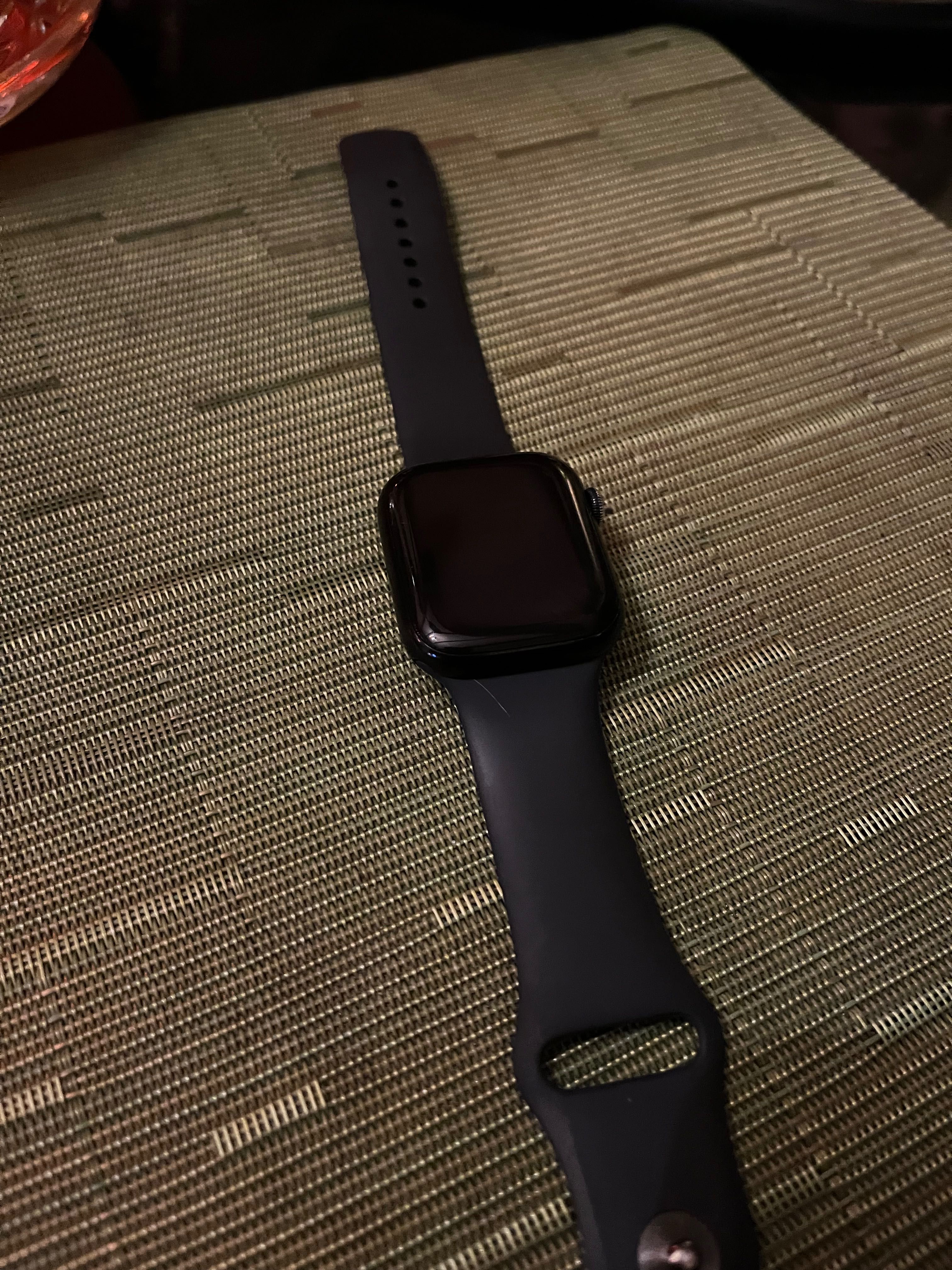 Apple Watch 8 в хорошем состояние