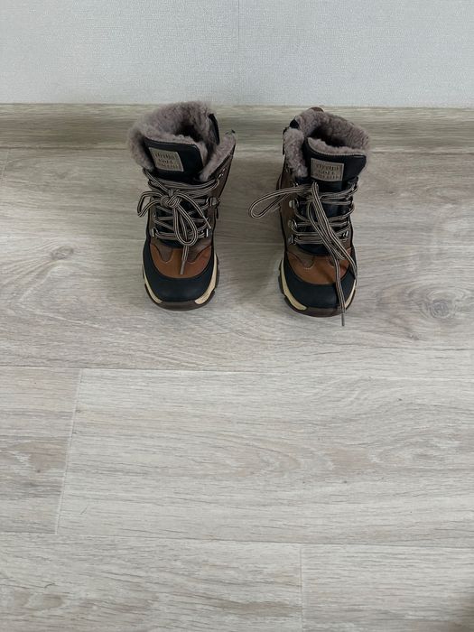 продам детские зимние ботинки