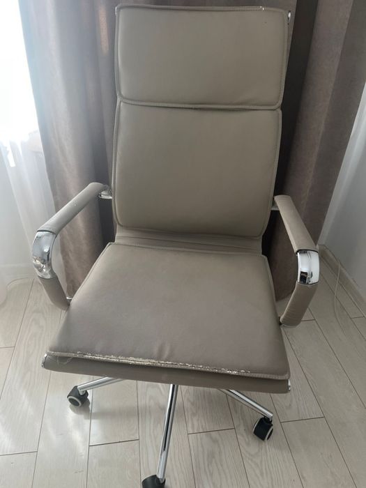 кожаное кресло для дома или офиса